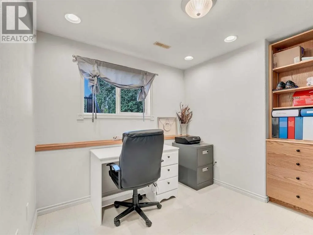 7 Park Place W