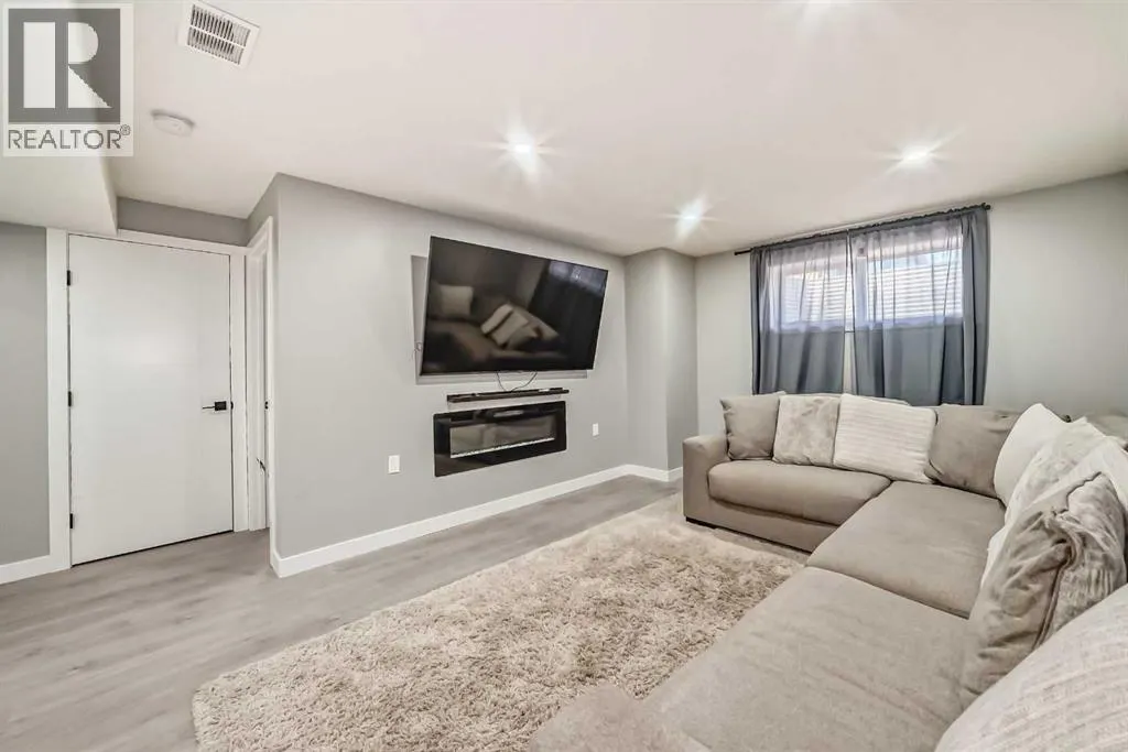 301 Brightonstone Green SE