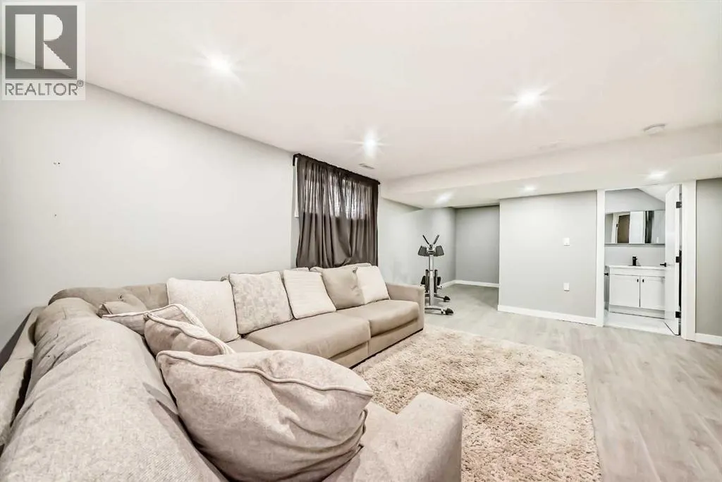 301 Brightonstone Green SE
