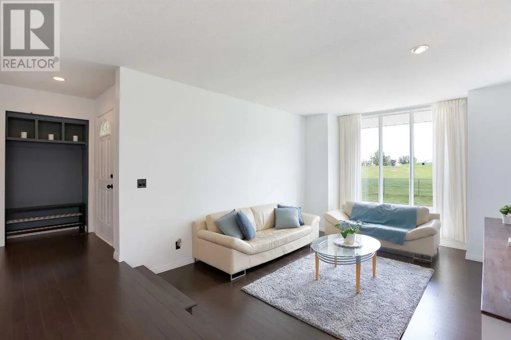 123 Woodbend Way