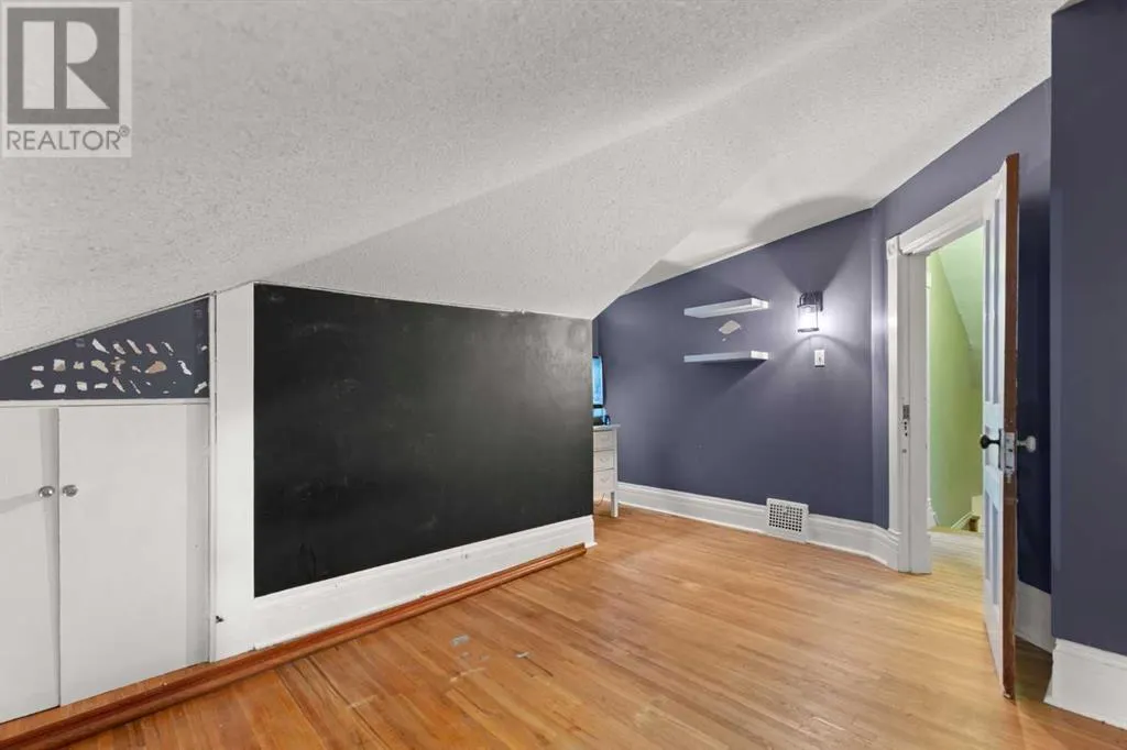 118 2 Street SW