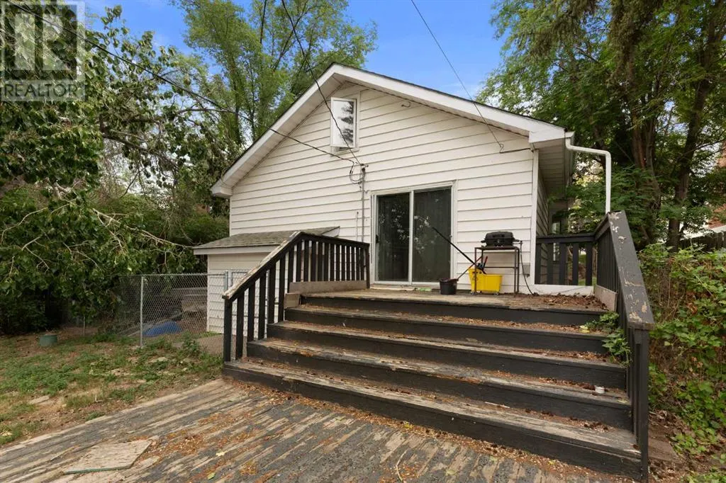 118 2 Street SW