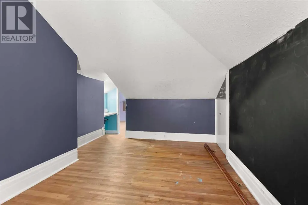118 2 Street SW