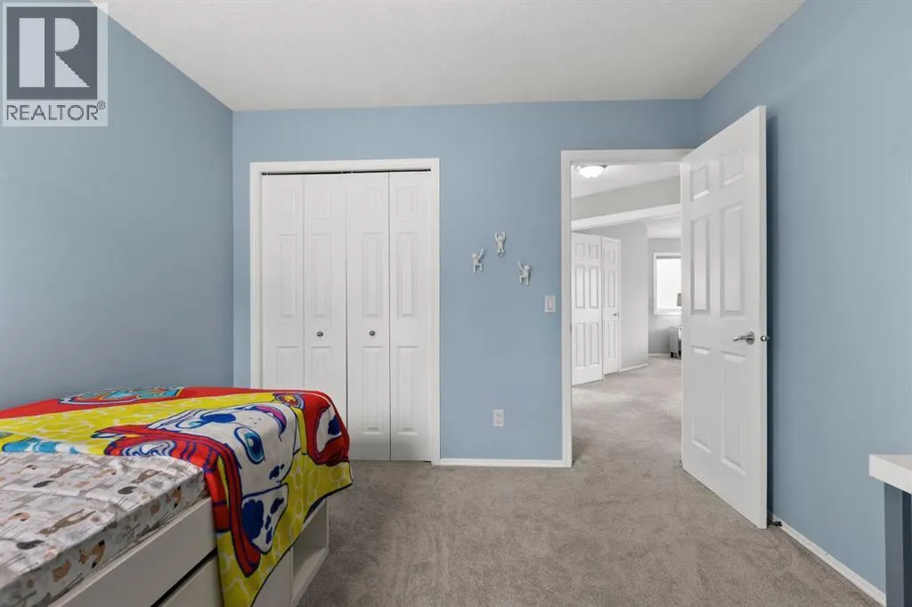 38 Simcoe Crescent SW