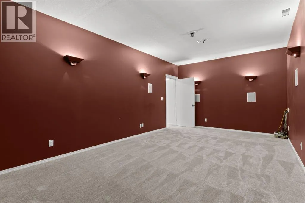 38 Simcoe Crescent SW