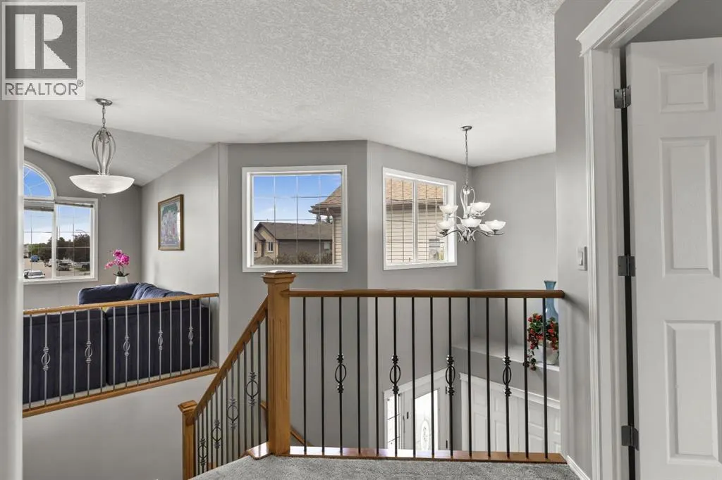 38 Simcoe Crescent SW
