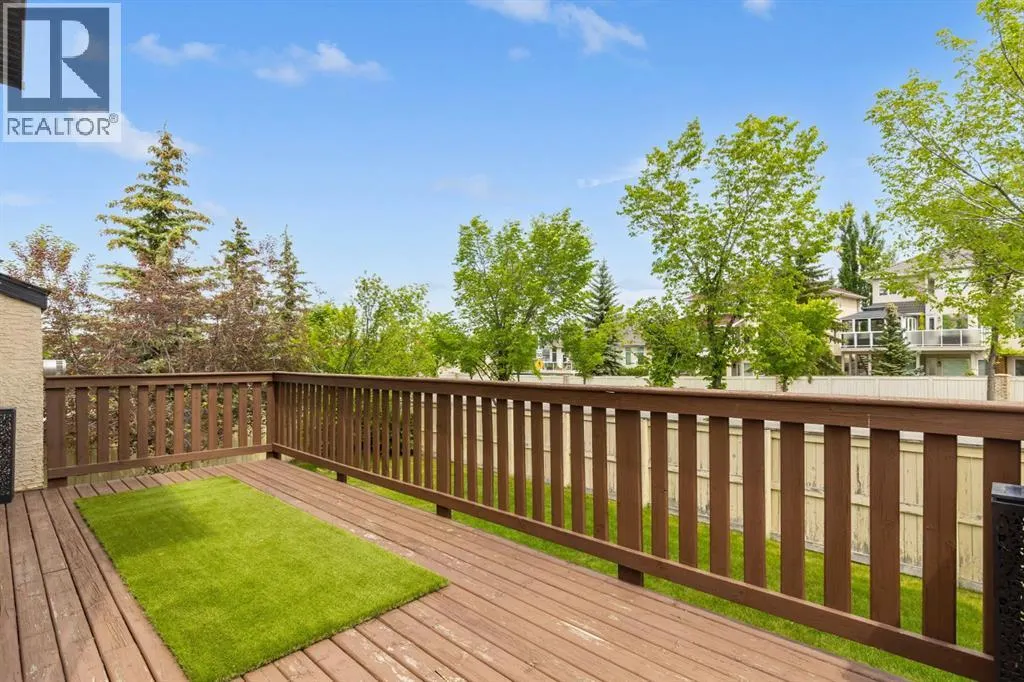 38 Simcoe Crescent SW