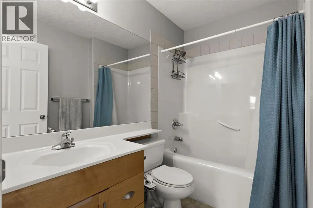 38 Simcoe Crescent SW