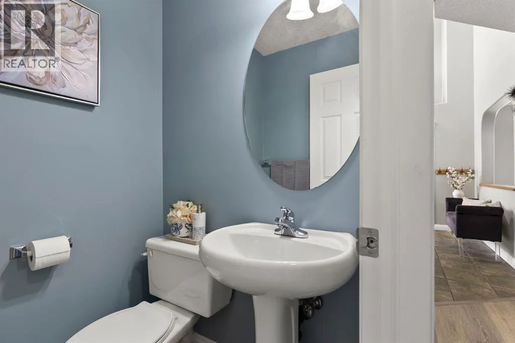 38 Simcoe Crescent SW