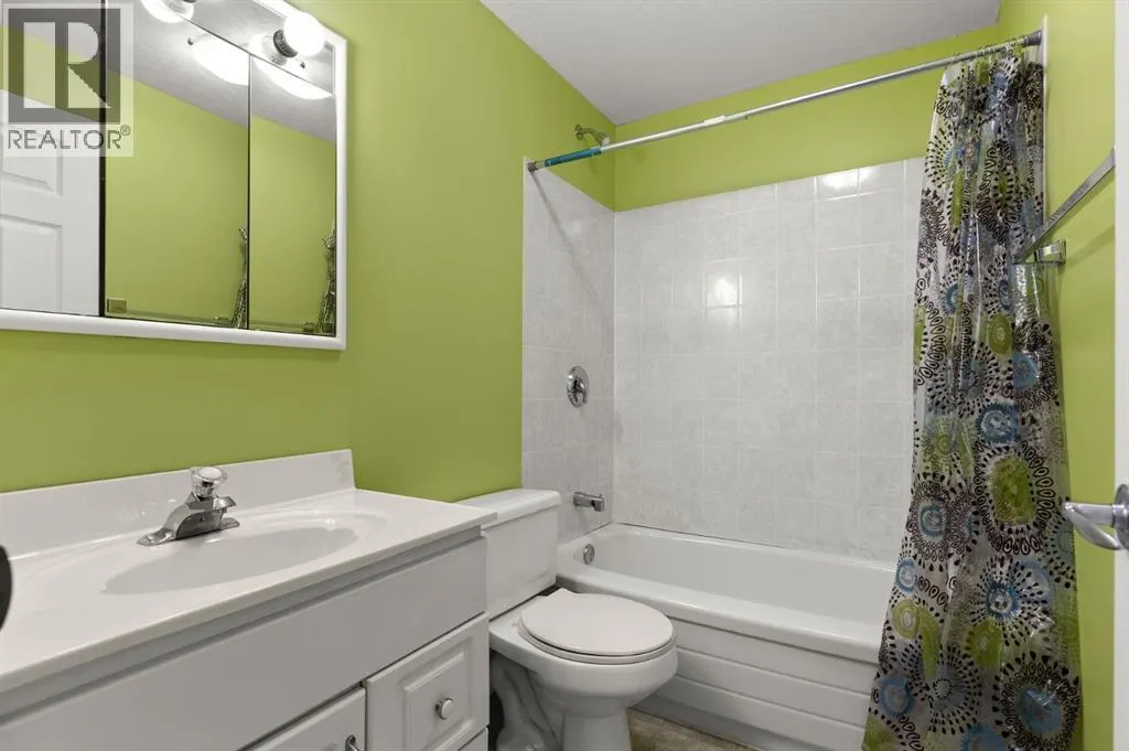 38 Simcoe Crescent SW