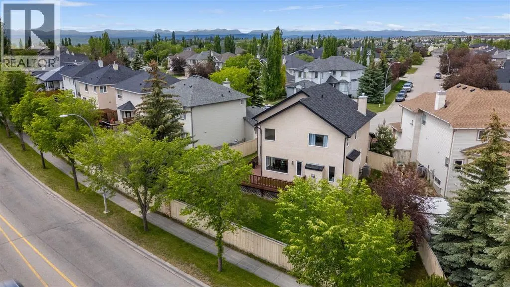 38 Simcoe Crescent SW
