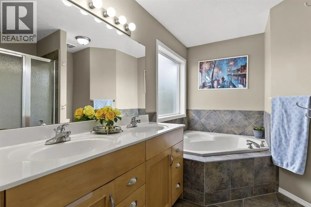38 Simcoe Crescent SW