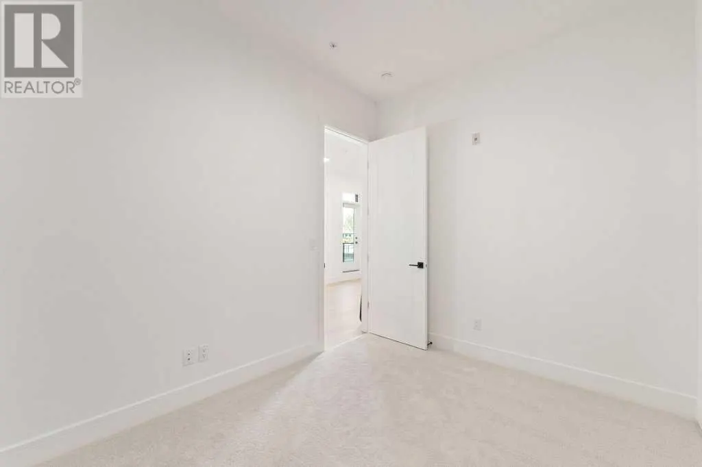 111, 370 Dieppe Drive SW