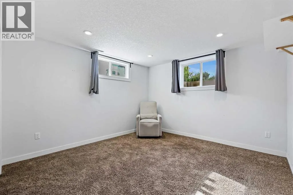 92 Governor Drive SW