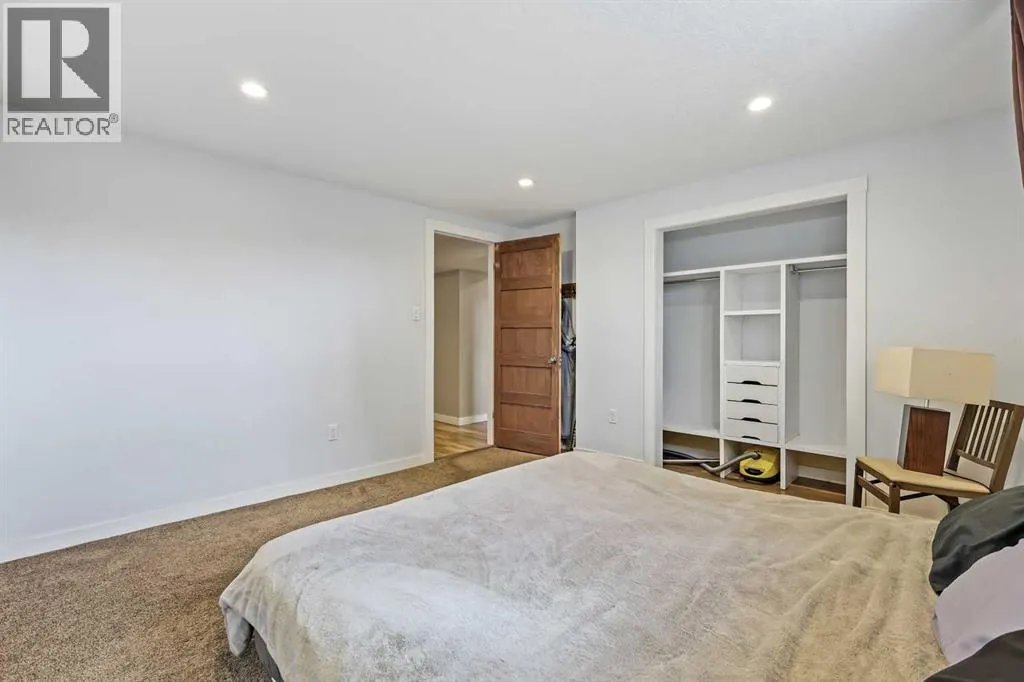 92 Governor Drive SW