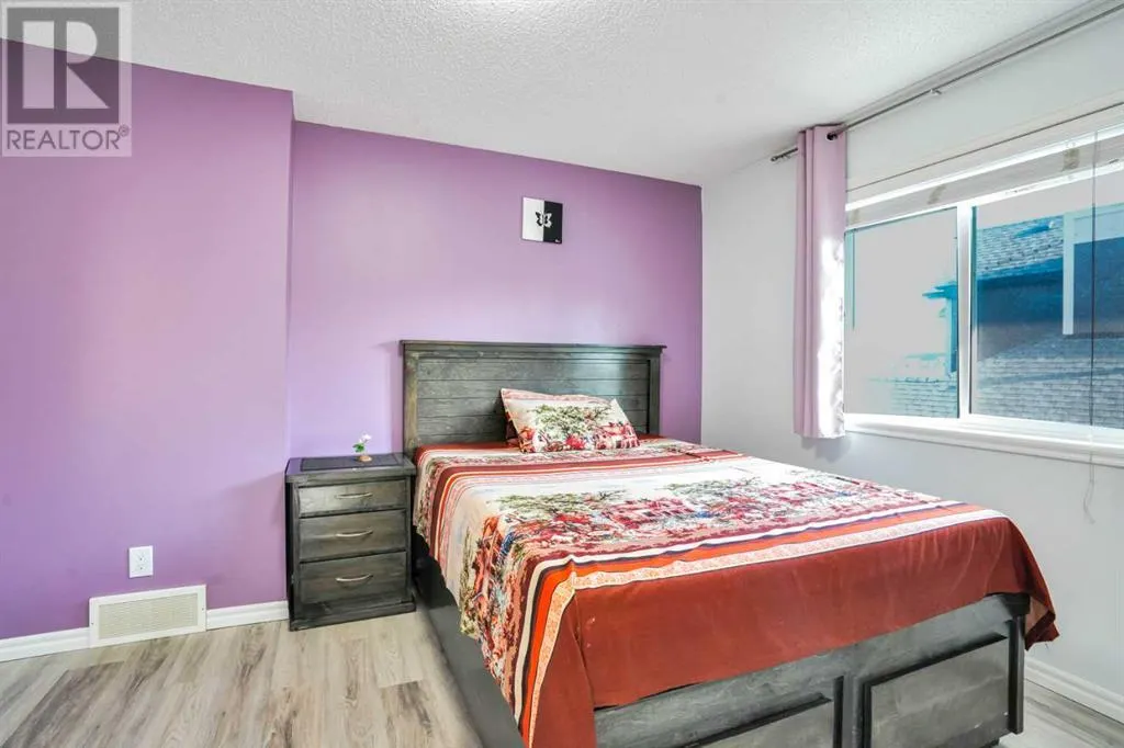 121 magenta Crescent