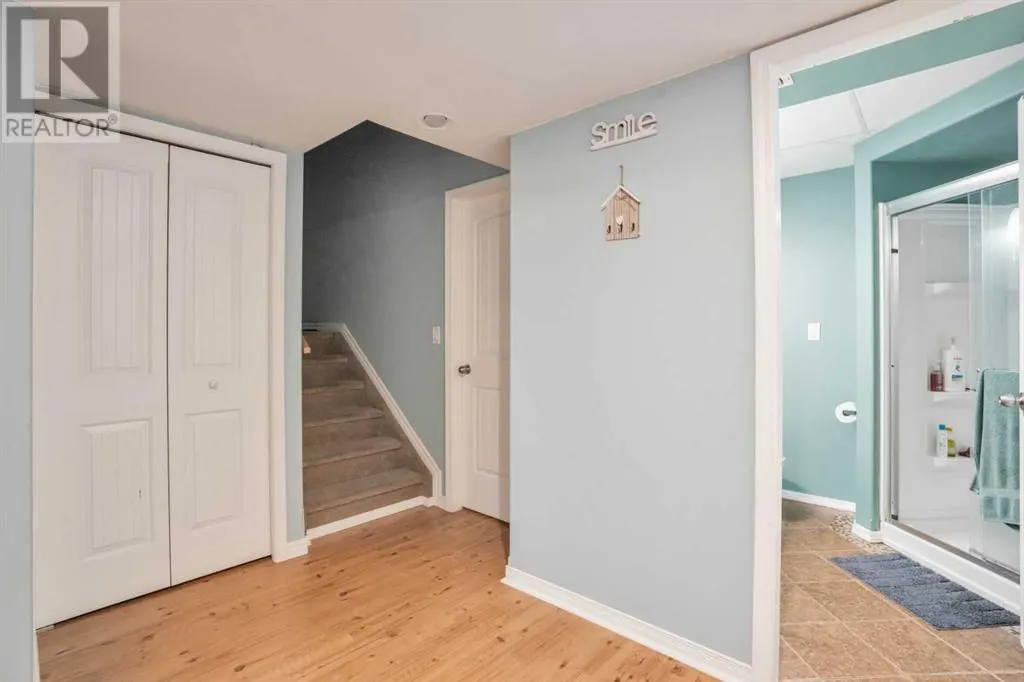 121 magenta Crescent