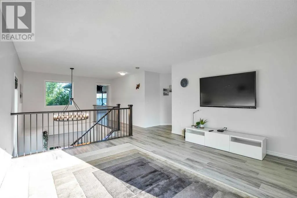 121 magenta Crescent