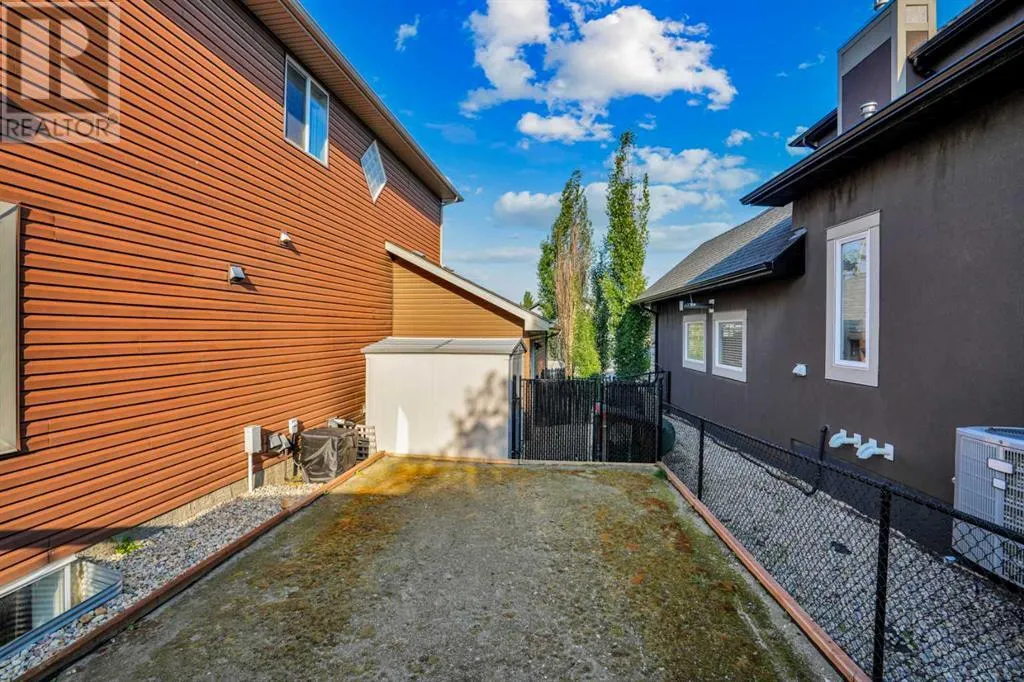 121 magenta Crescent