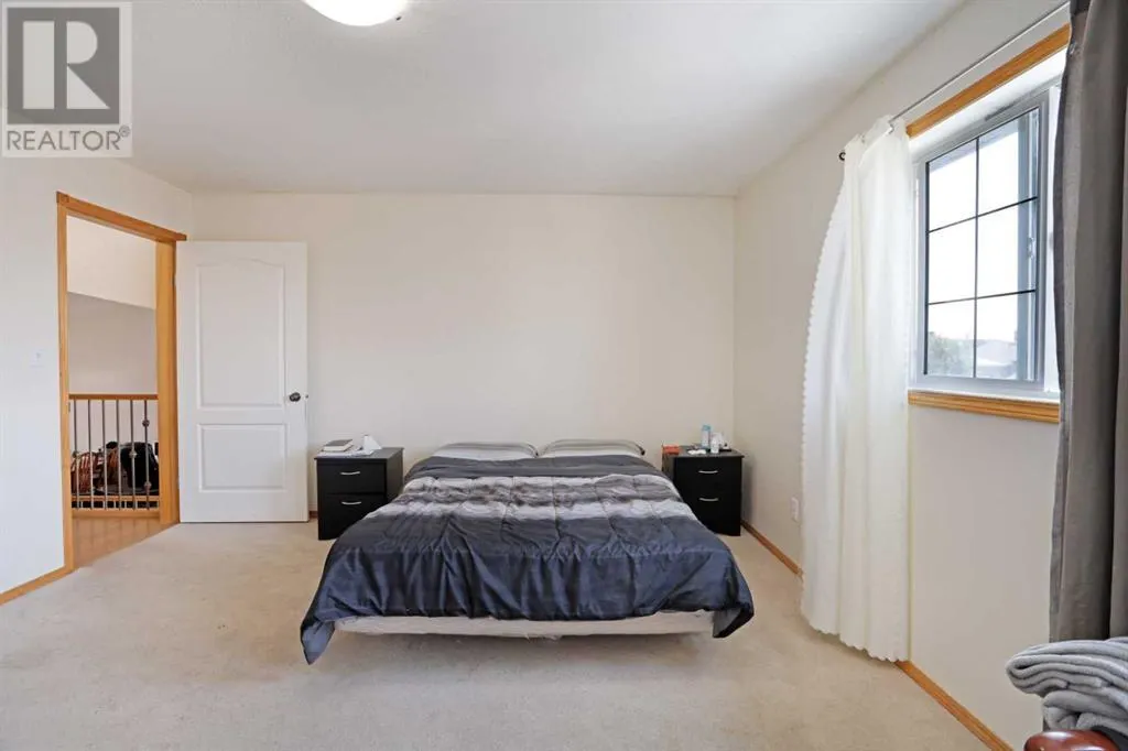 12 Upland Place W