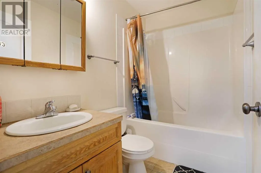 12 Upland Place W