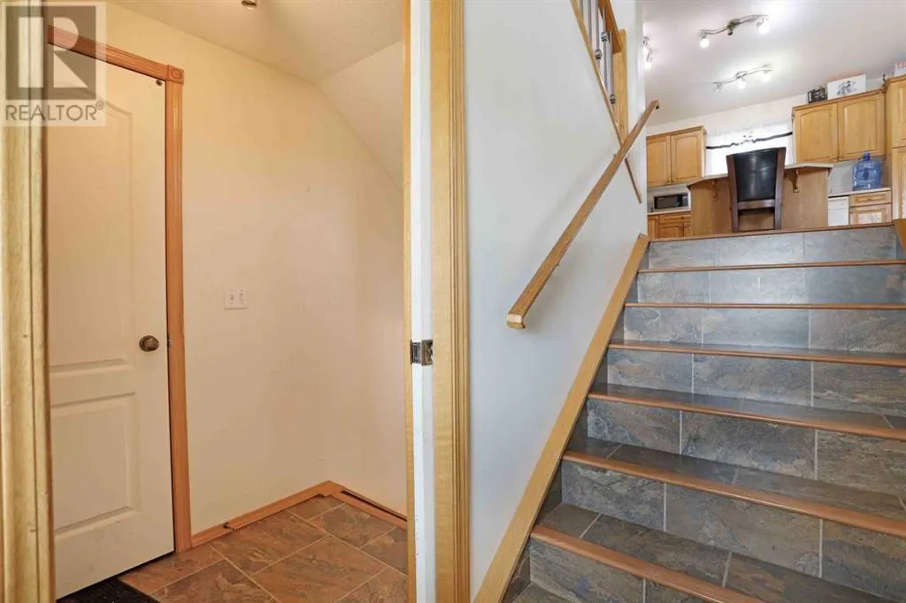 12 Upland Place W