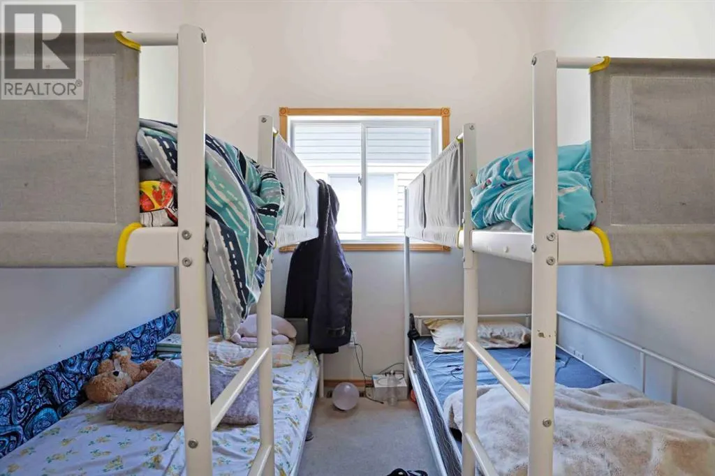 12 Upland Place W