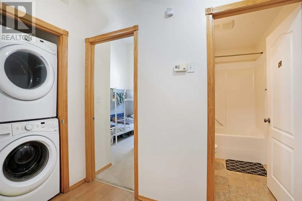 12 Upland Place W