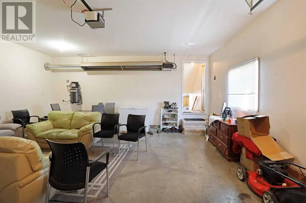 12 Upland Place W