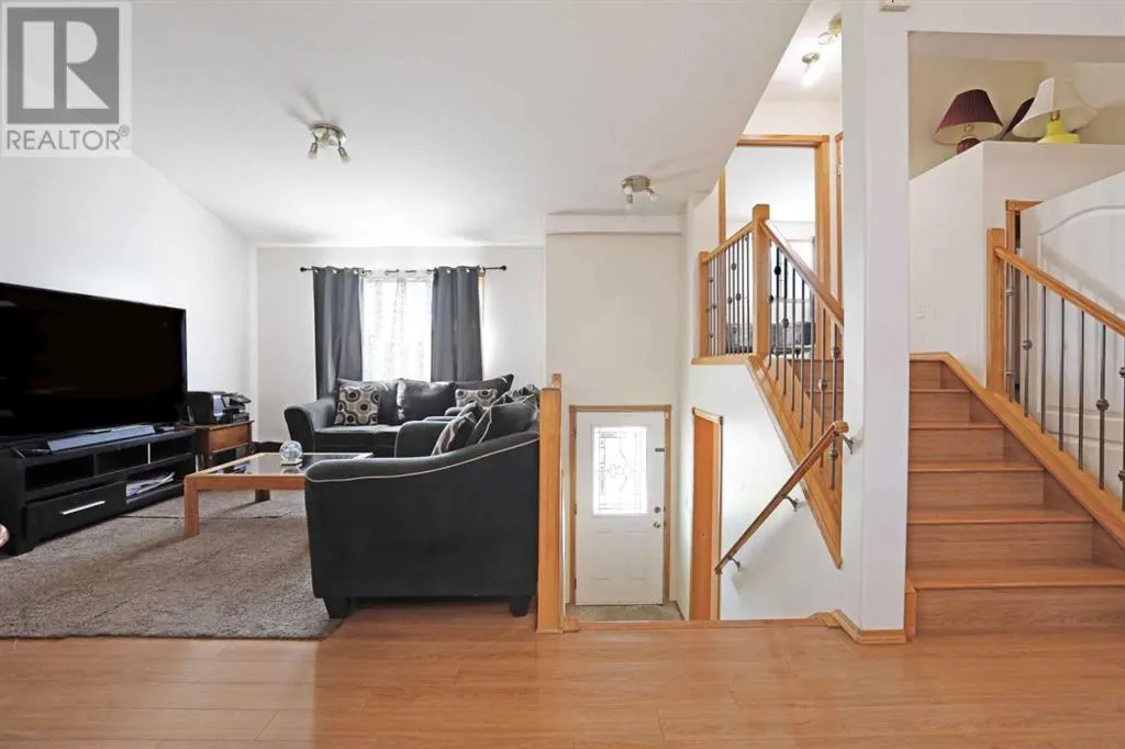 12 Upland Place W