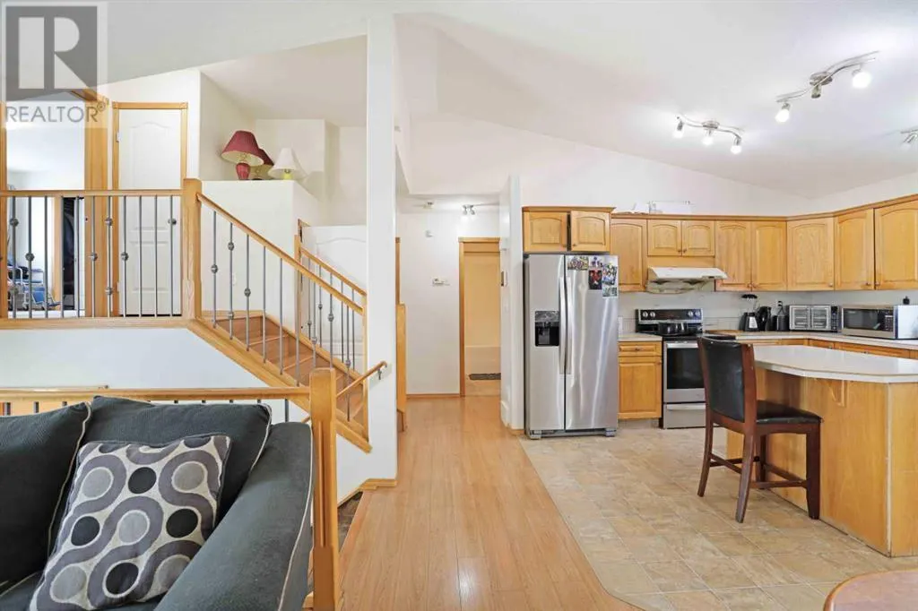 12 Upland Place W
