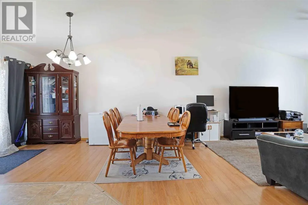 12 Upland Place W