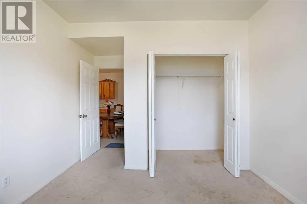 12 Upland Place W