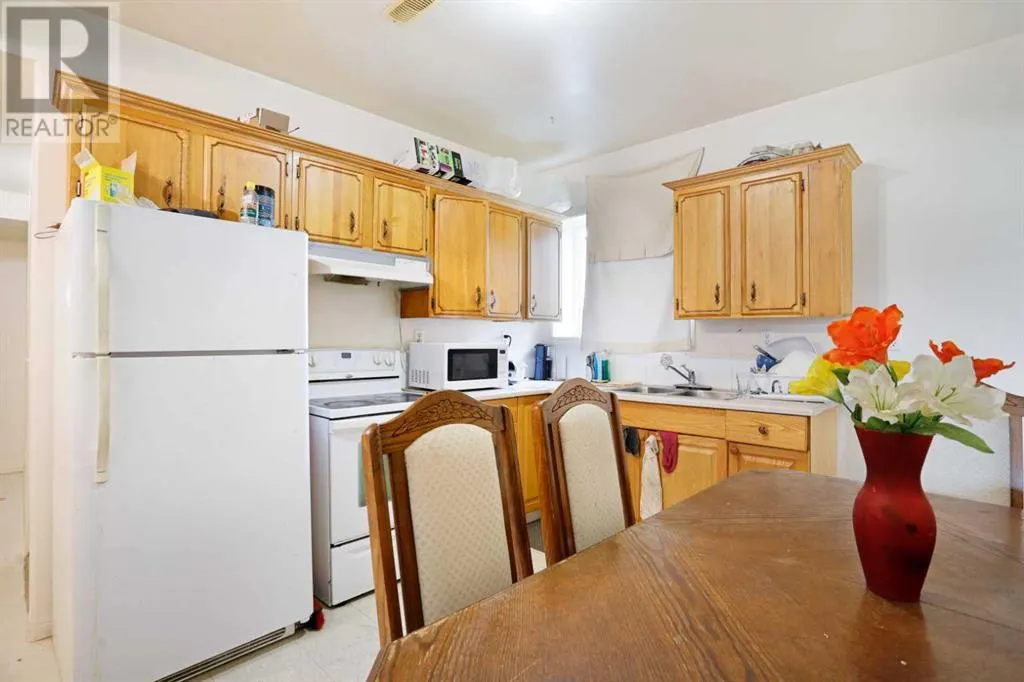 12 Upland Place W