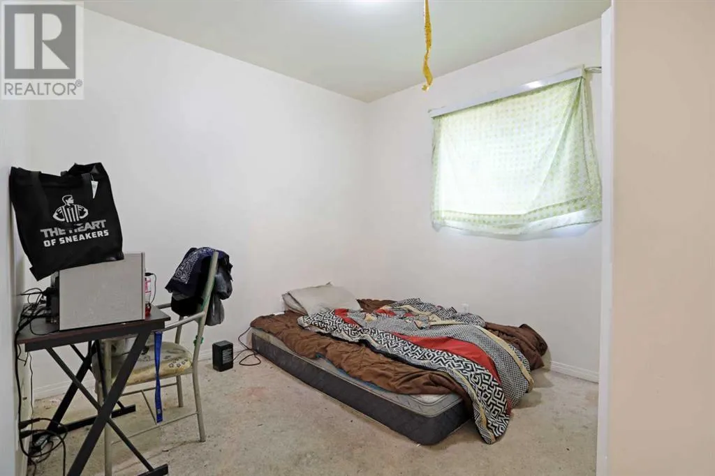 12 Upland Place W