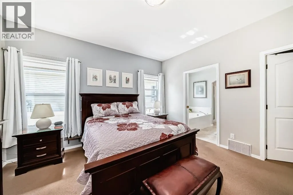 42 Inverness Close SE
