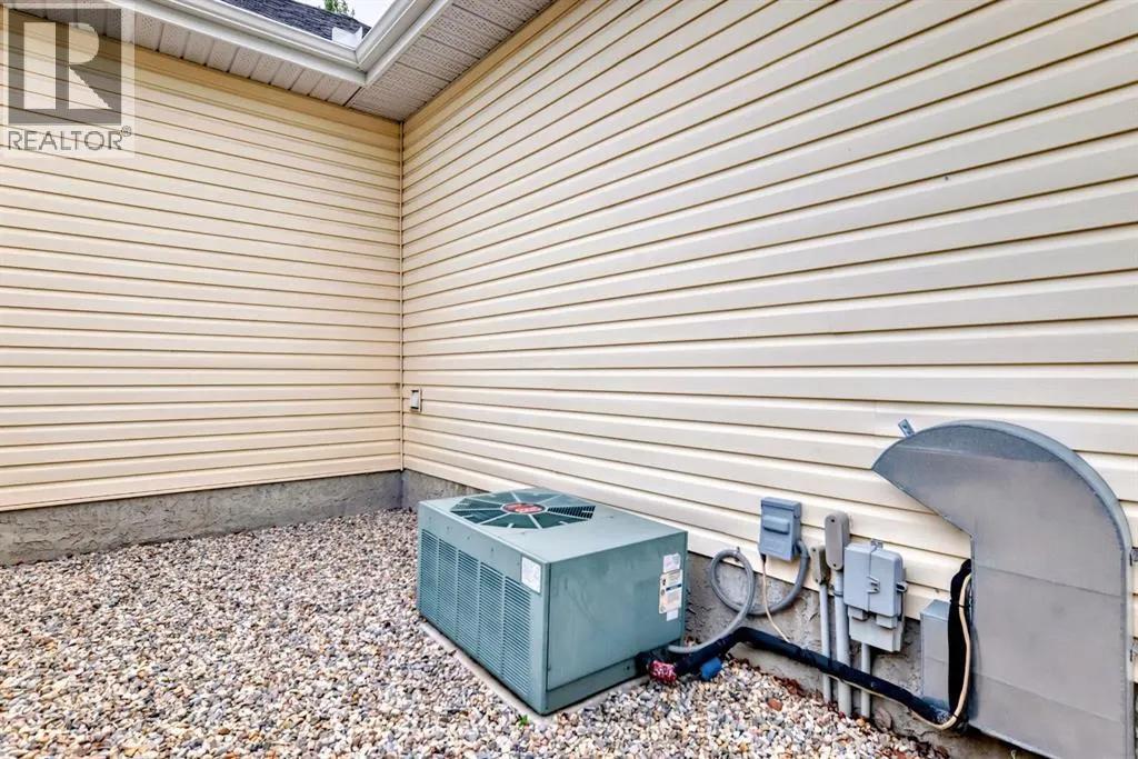 42 Inverness Close SE