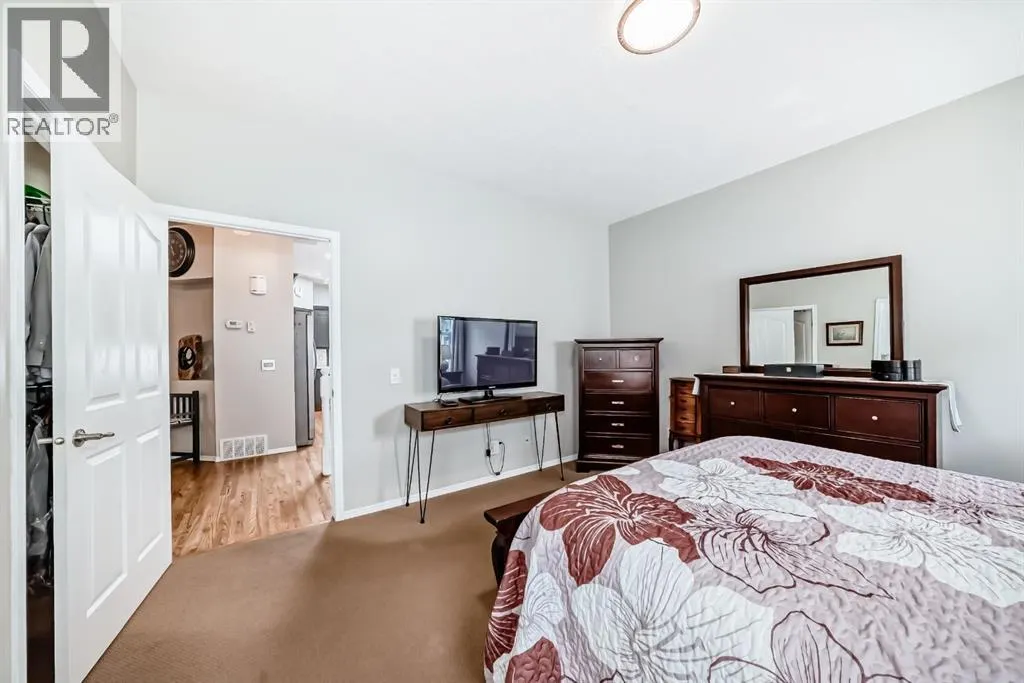 42 Inverness Close SE