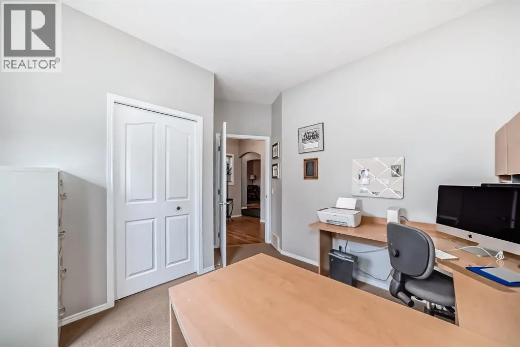 42 Inverness Close SE