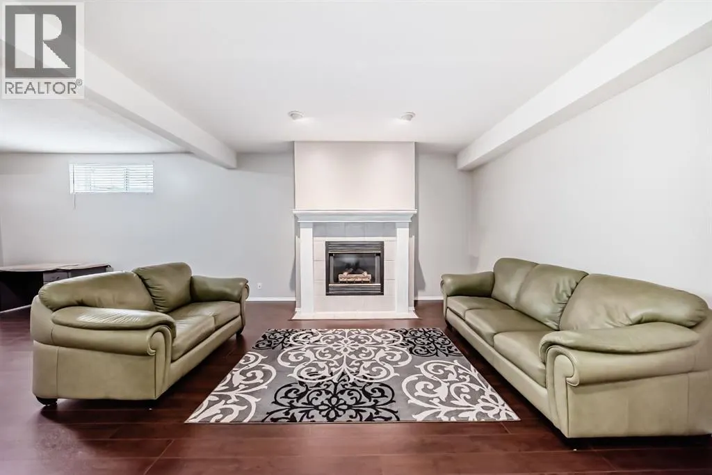 42 Inverness Close SE