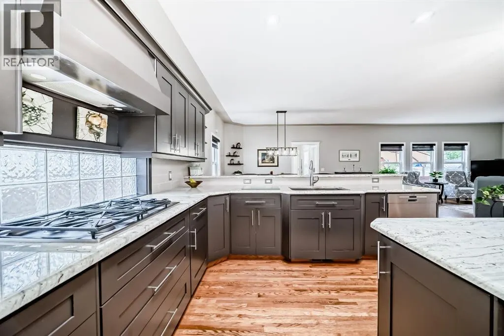 42 Inverness Close SE