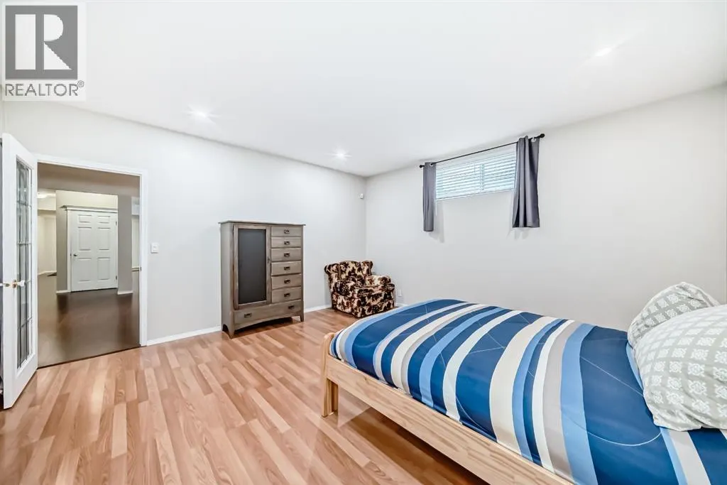 42 Inverness Close SE