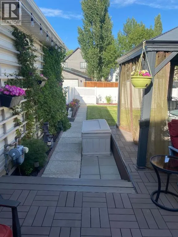 42 Inverness Close SE