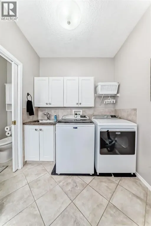 42 Inverness Close SE