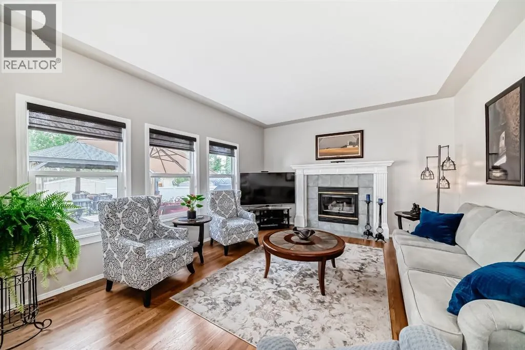 42 Inverness Close SE