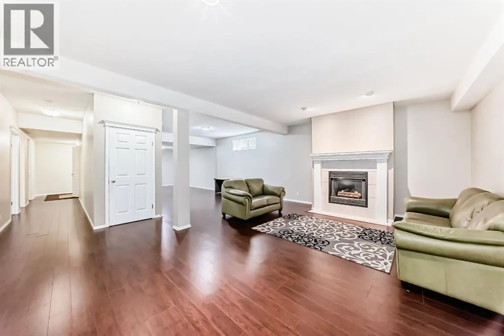 42 Inverness Close SE