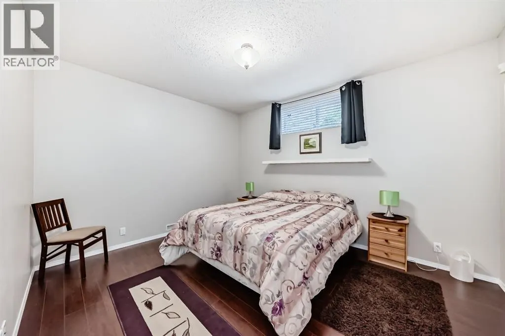 42 Inverness Close SE