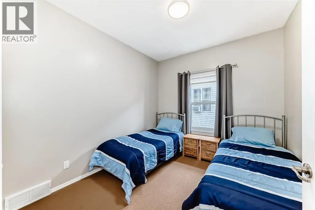 42 Inverness Close SE