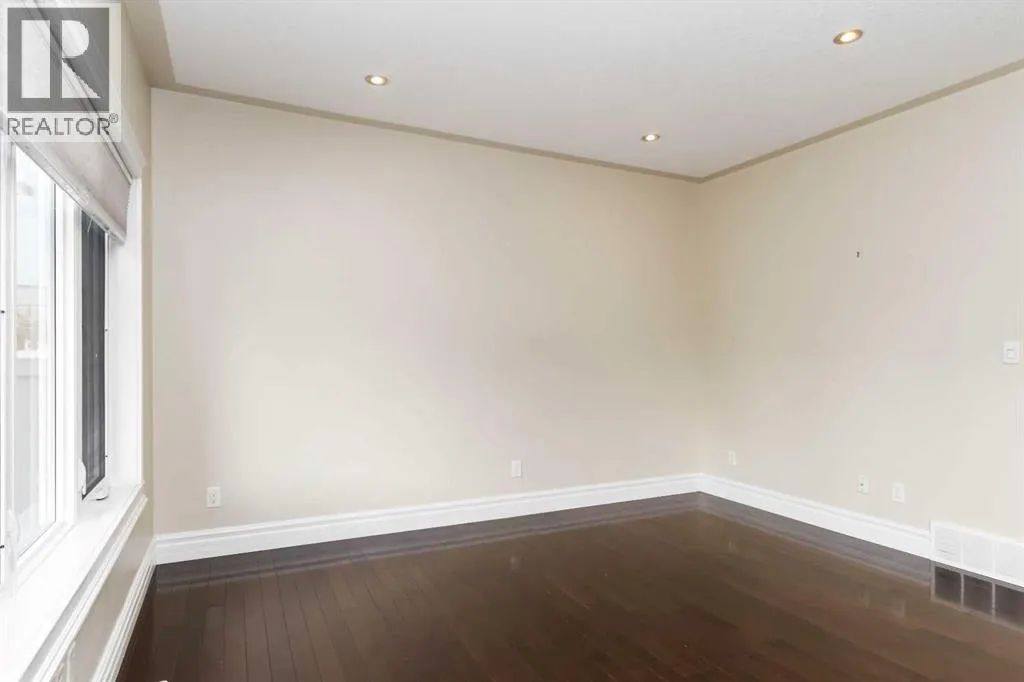 176 Coniker Crescent