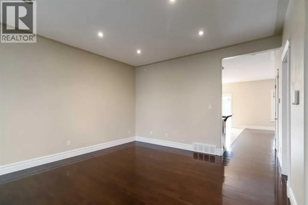 176 Coniker Crescent